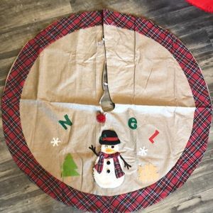 NWOT Christmas Tree soft burlap Skirt Noel Snowman Plaid trim 46 inch round.